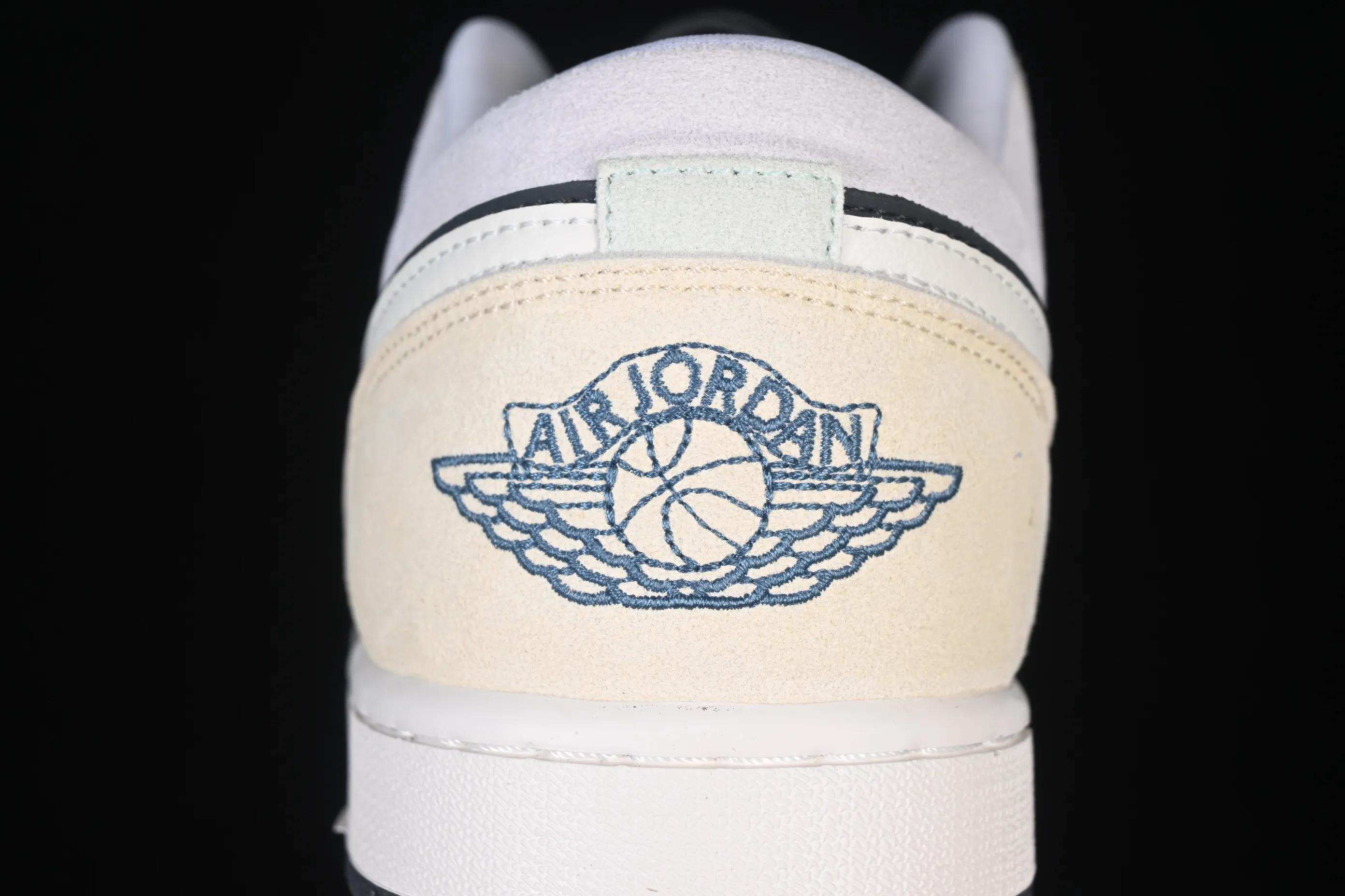 All categories Air Jordan Jordan series basketball shoes Air Jordan 1 Low Air Jordan 1 Low AJ1 Joe 1 black and white pink low-top retro cultural basketball shoes IB7109-004